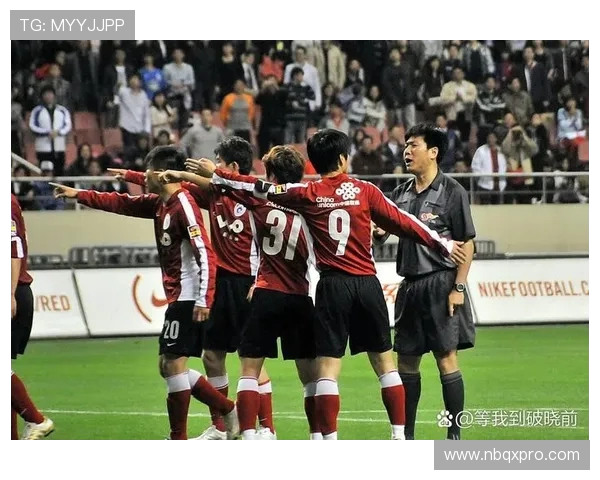 小罗挑战中国队的精彩对决引发球迷热议与期待